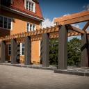 Helsingin Kadettikoulu-Eliel Saarinen-ARK Sarpaneva Museoviraston valvoma kivipergolan ennallistaminen. Stonelement-Slate kivilattia Stonelement-Lohkare kivimuuri mustat graniittipilarit